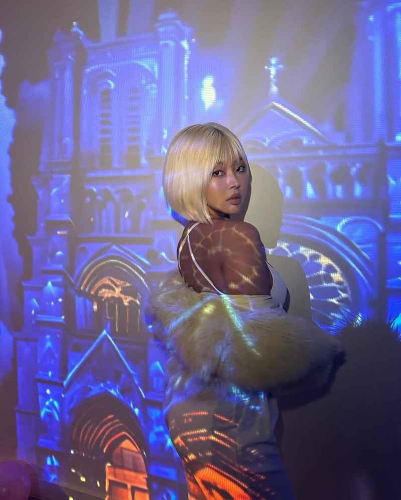 Stephanie - blonde