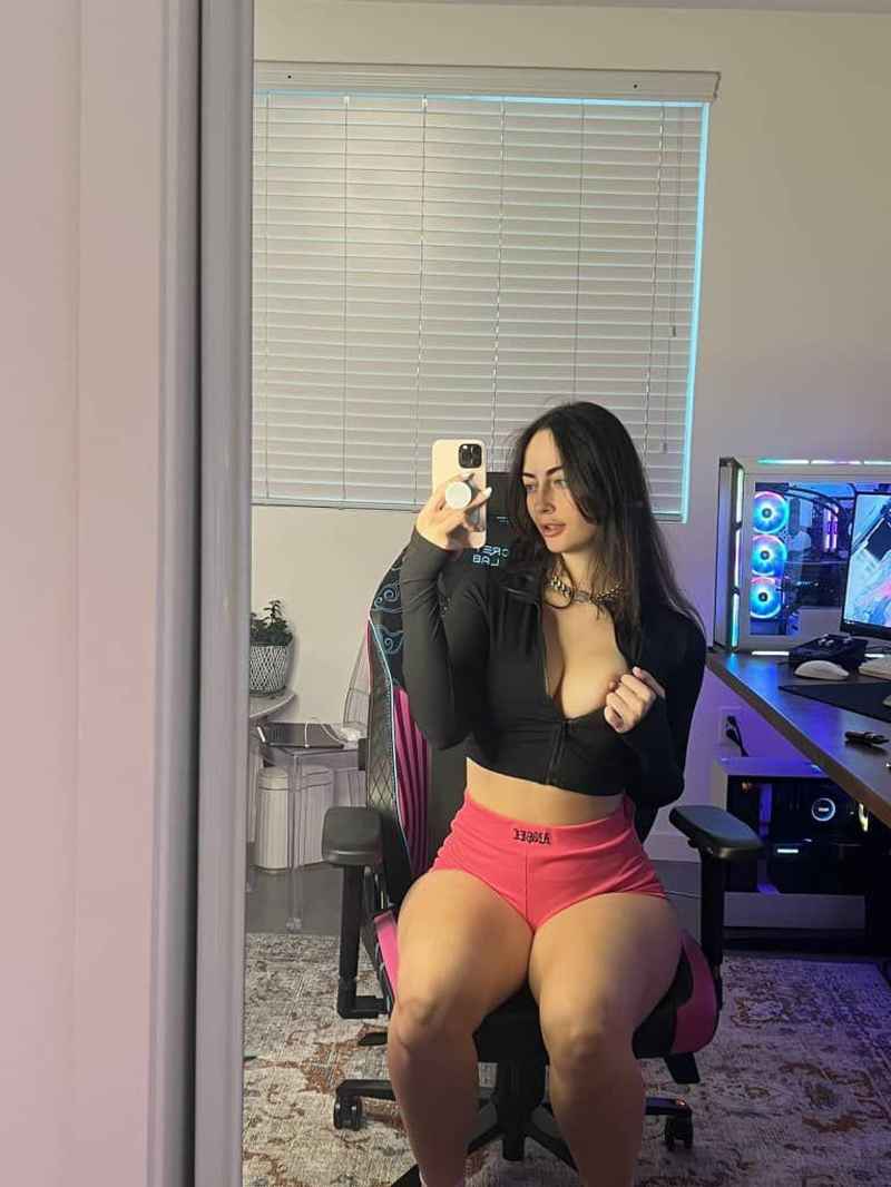 Melissa - curvy