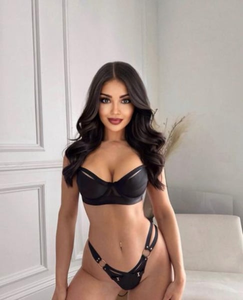 Jeanne - outcall available