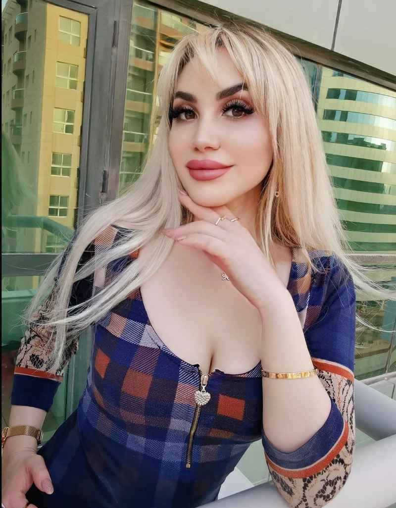 Eleanor - mature companion