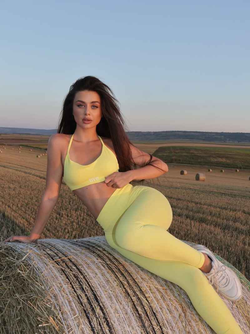 Amy - brunette