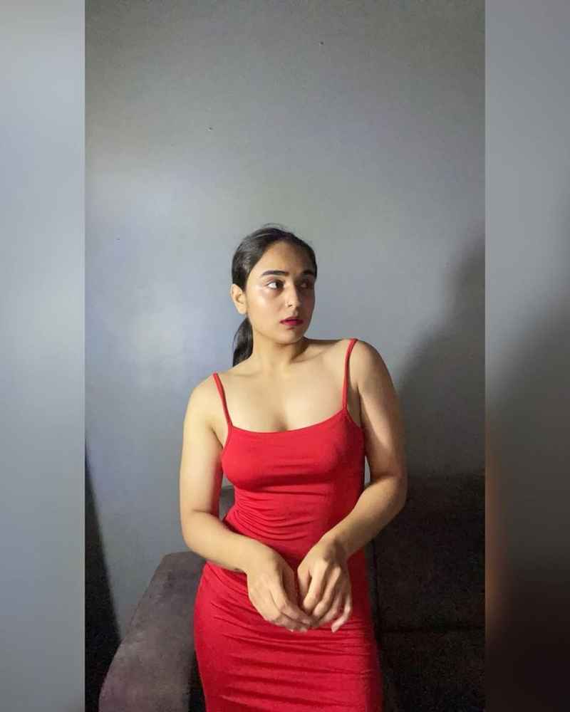 Jasmine - brunette