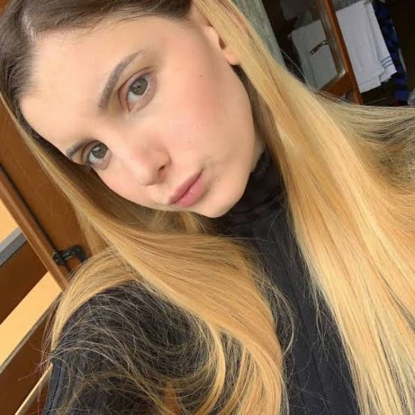 Tracy - brunette