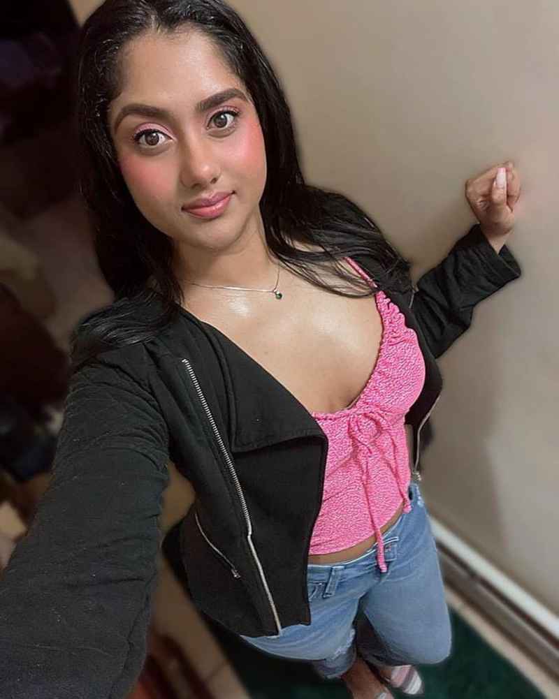 Estelle - outcall available
