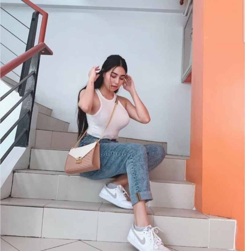 Annette - brunette
