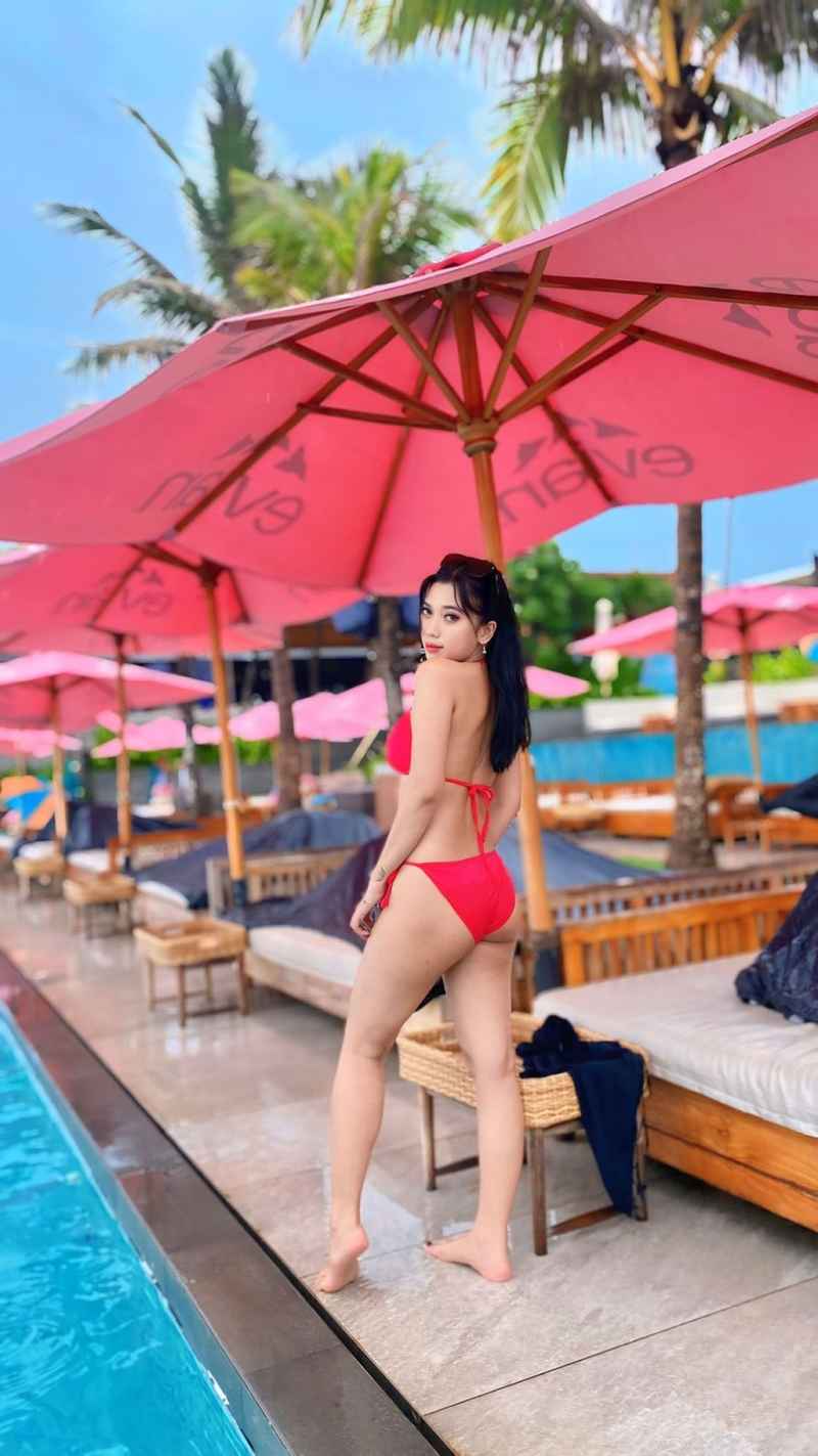 Mia - independent companion