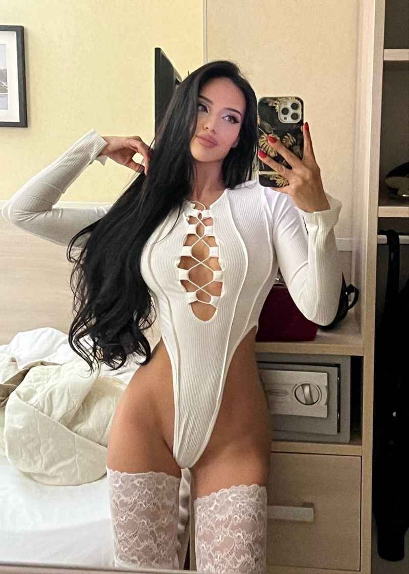 Gillian - brunette