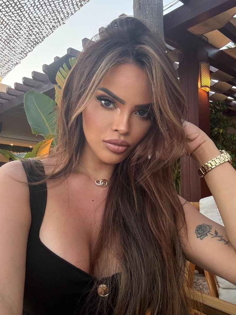 Emily - curvy