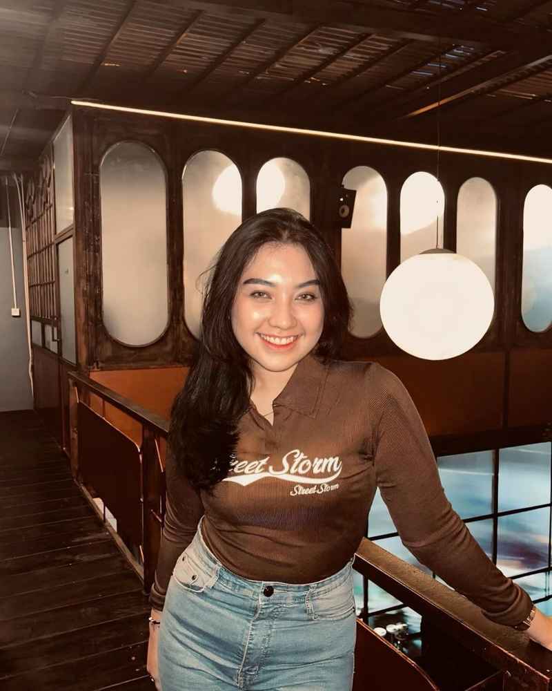 Jazlyn - curvy