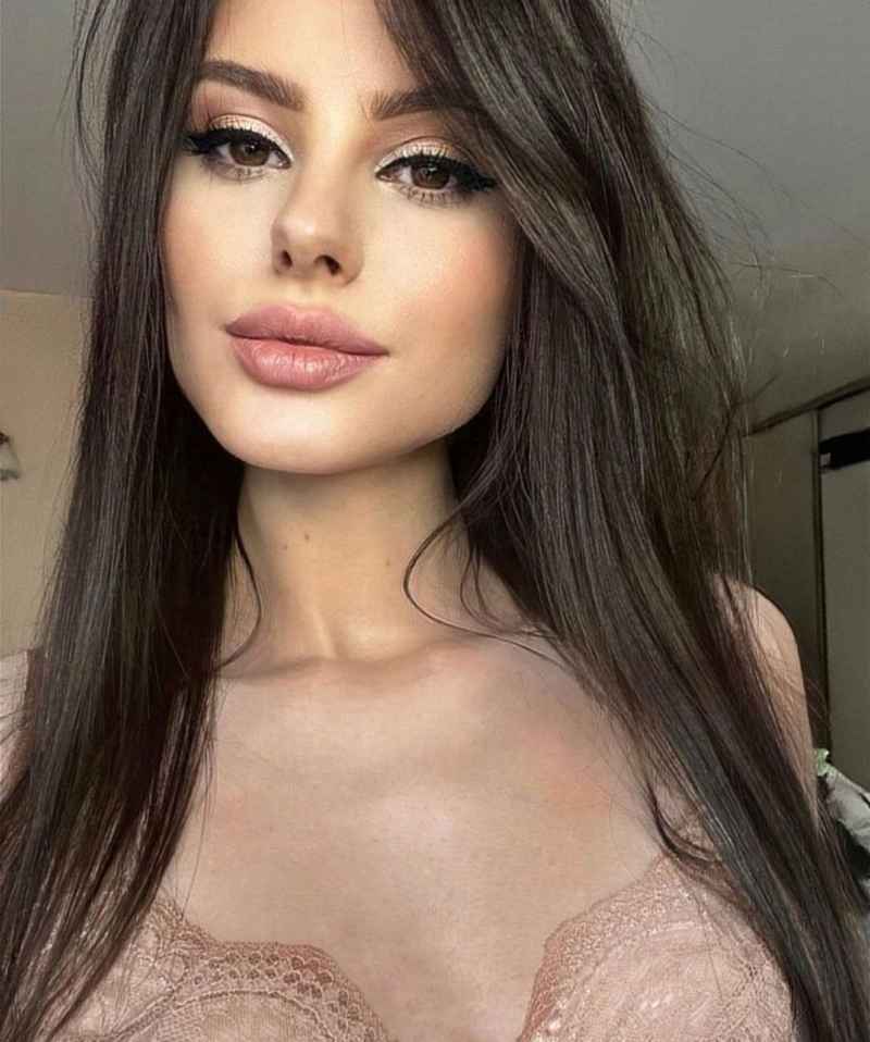 Victoire - mature companion