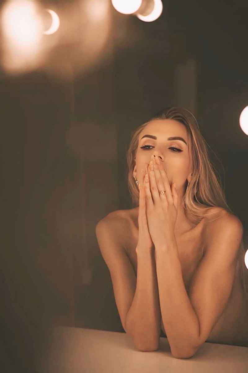 Ava - party girl