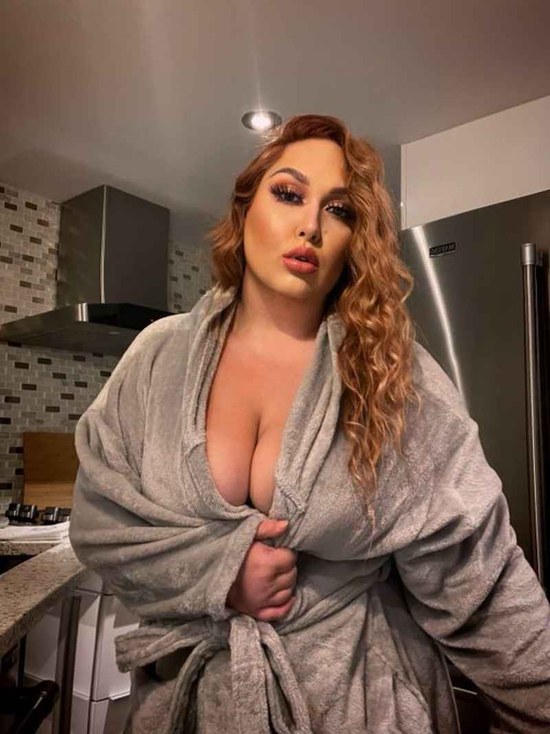Roisin - curvy