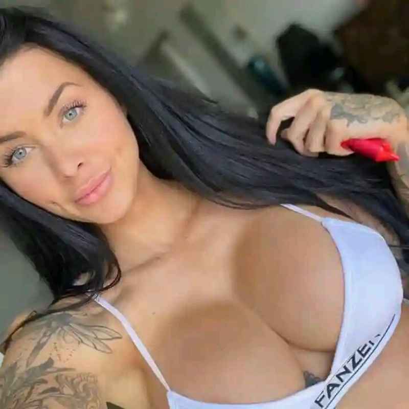 Stephanie - curvy