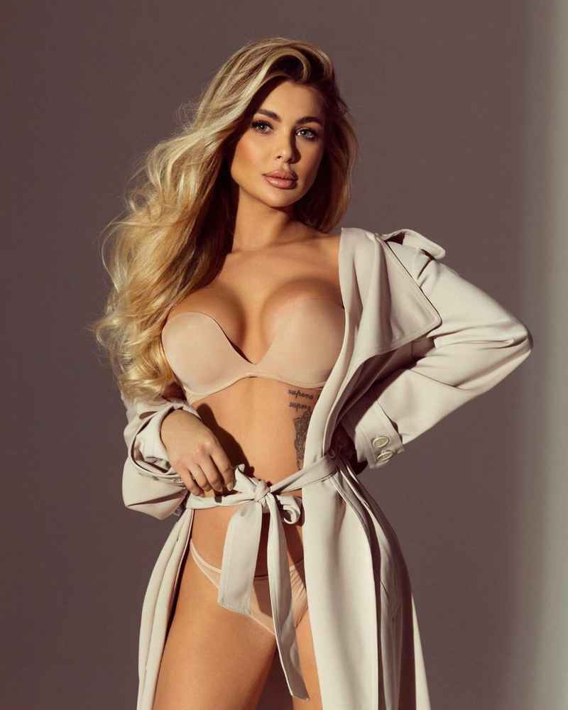 Mya - brunette