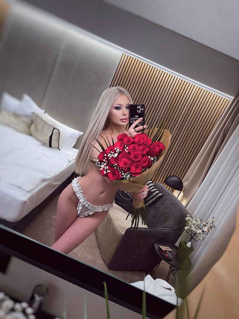 Rosalie - outcall available