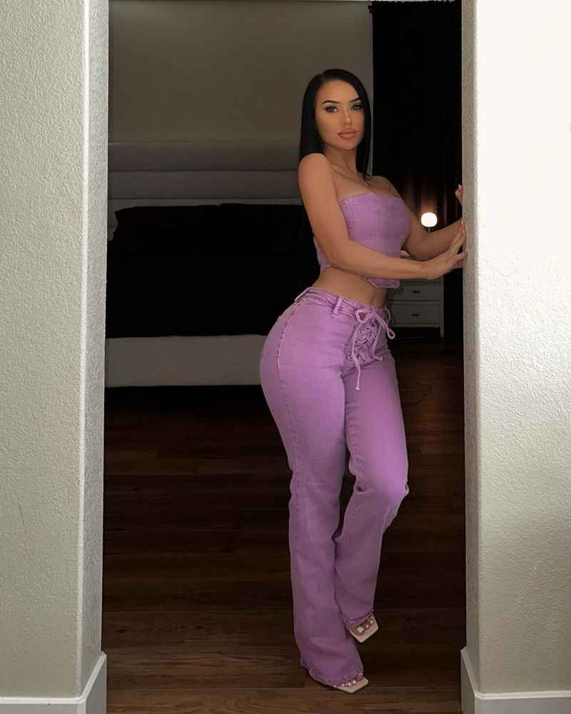 Nicole - open minded