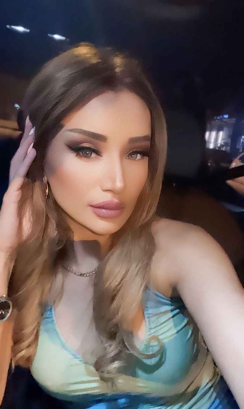 Jennifer - brunette