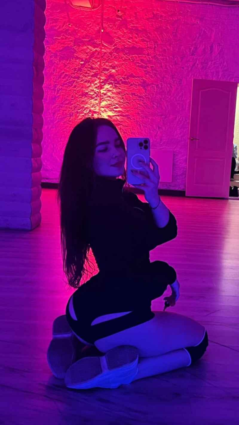Esme - outcall available