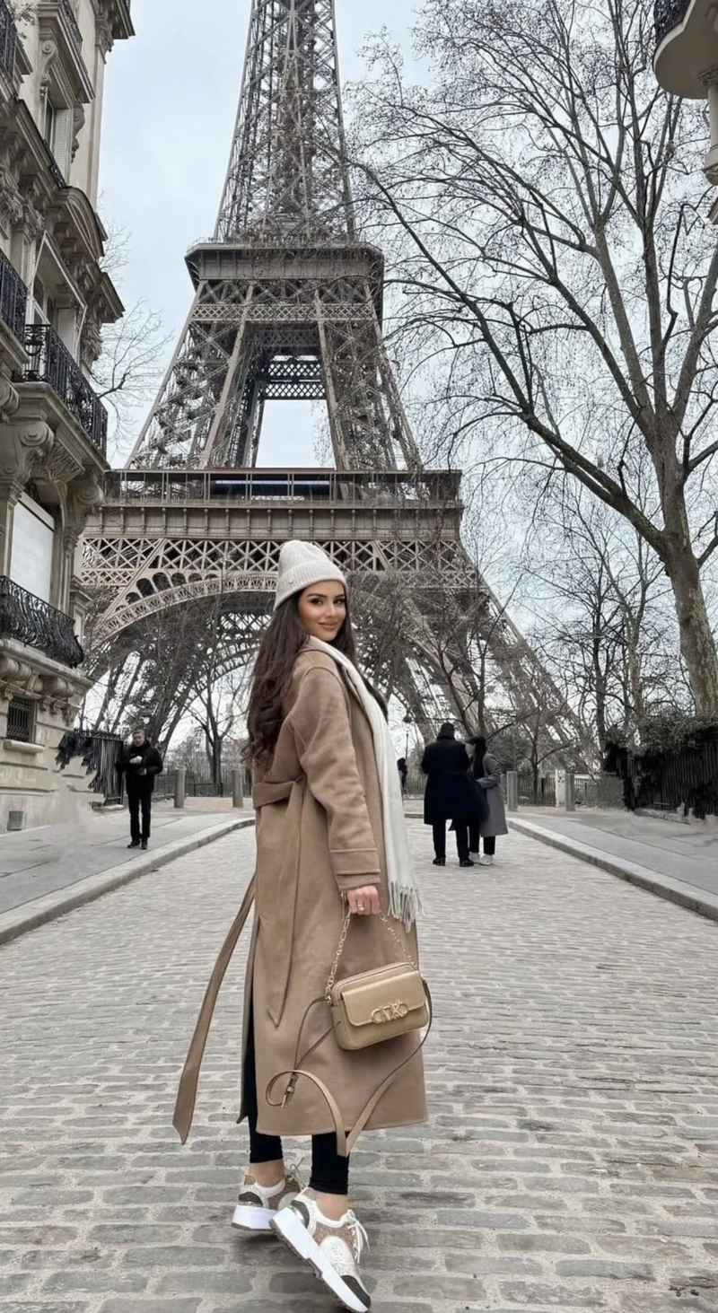 Carolyn - new in town