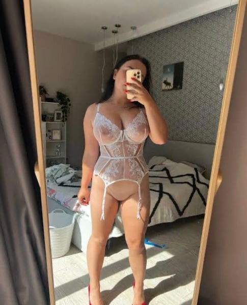 Keira - open minded