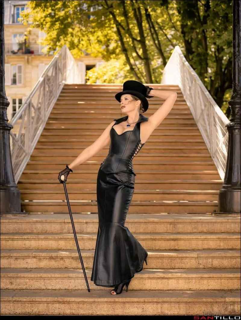 Naomi - curvy