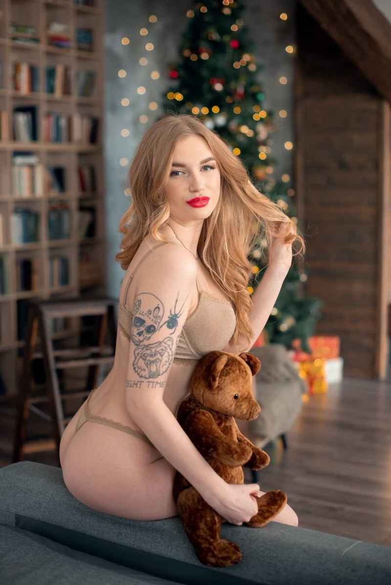 Emma - brunette