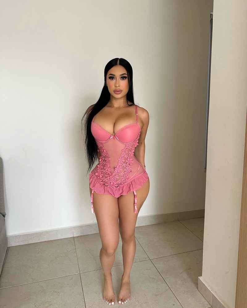 Brigitte - brunette