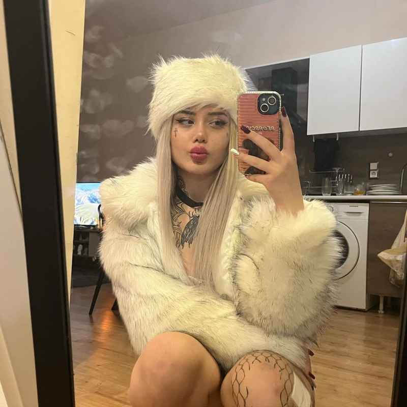 Naomi - outcall available