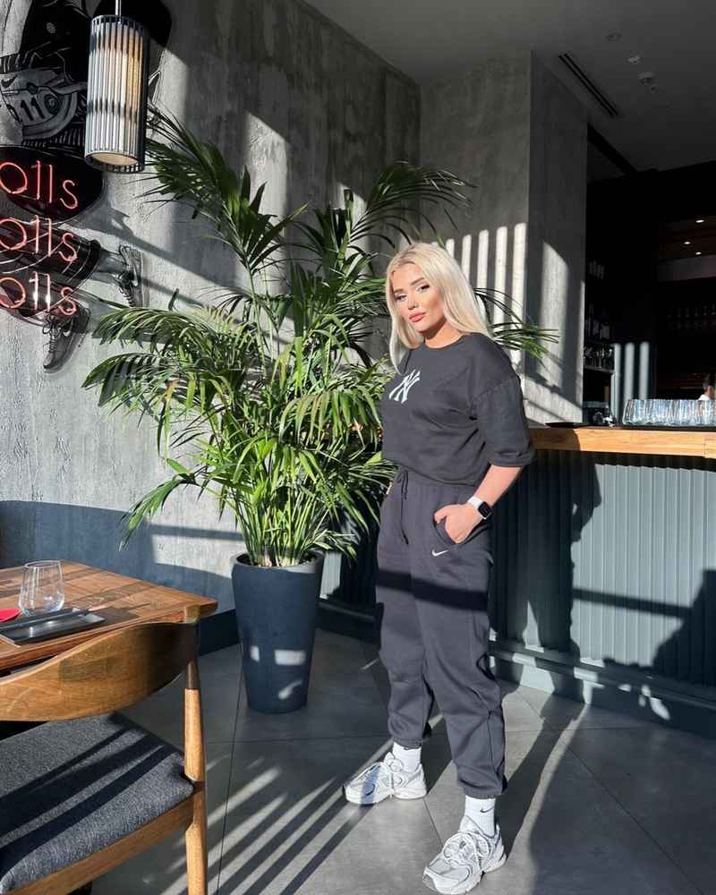 Nadine - touring