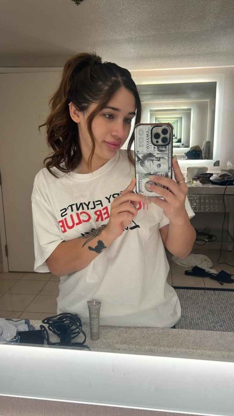 Laura - brunette