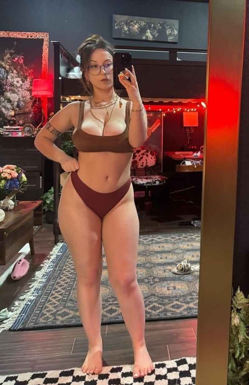 Violette - outcall available