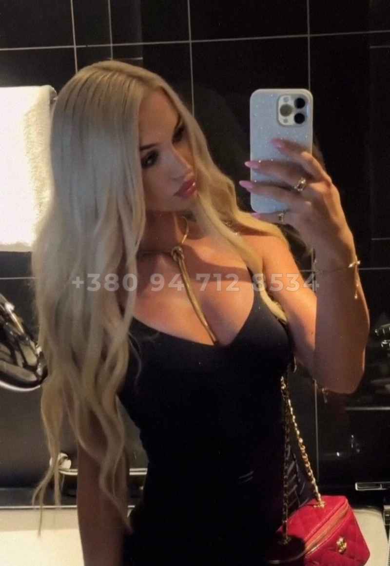 Dominique - curvy