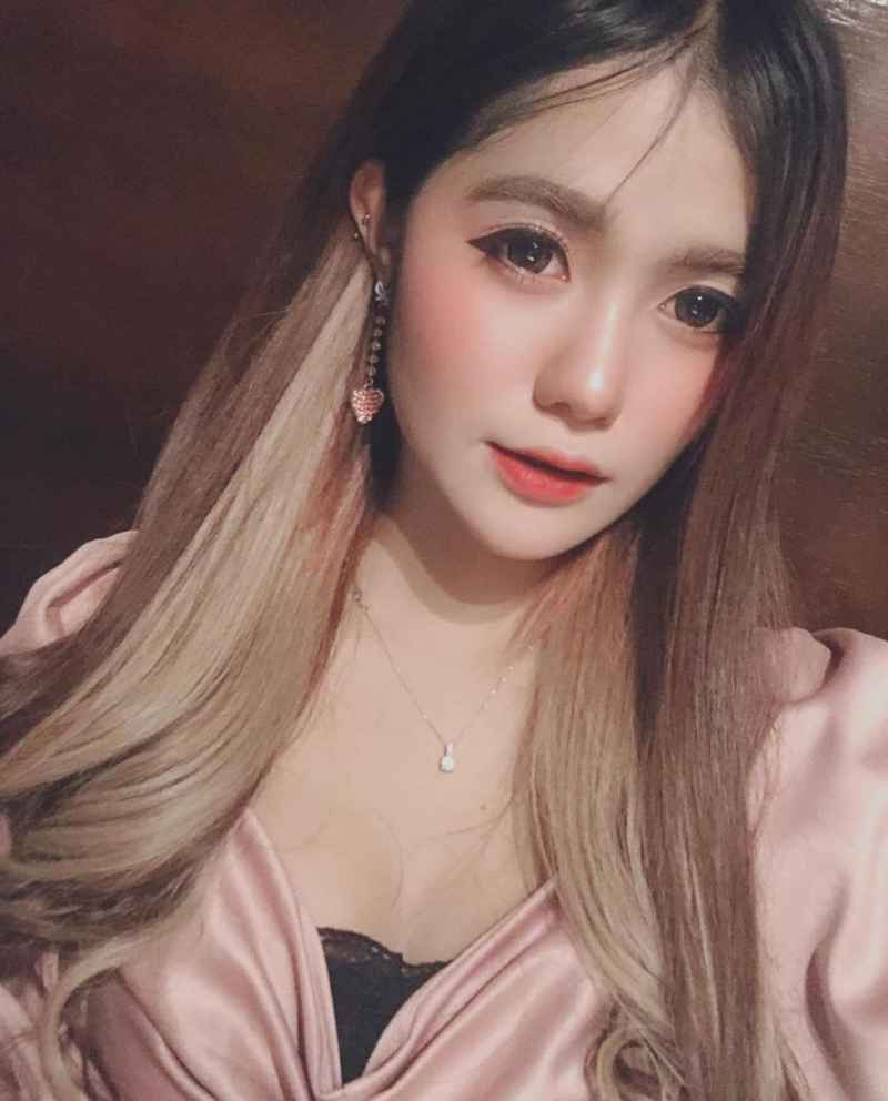 Nadine - independent companion