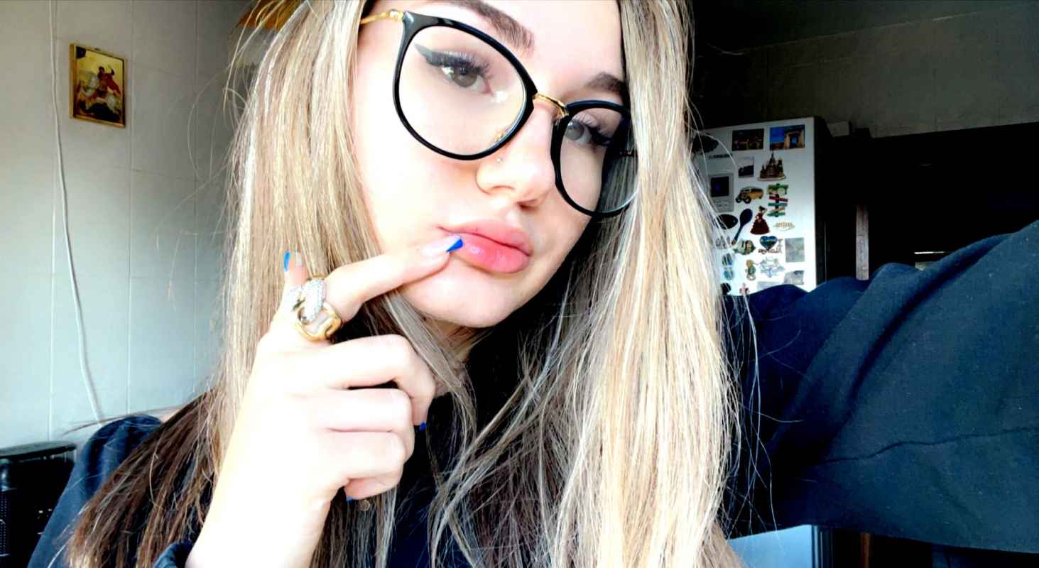 Gloria - outcall available