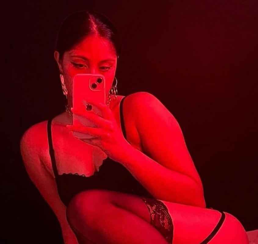 Mia - outcall available
