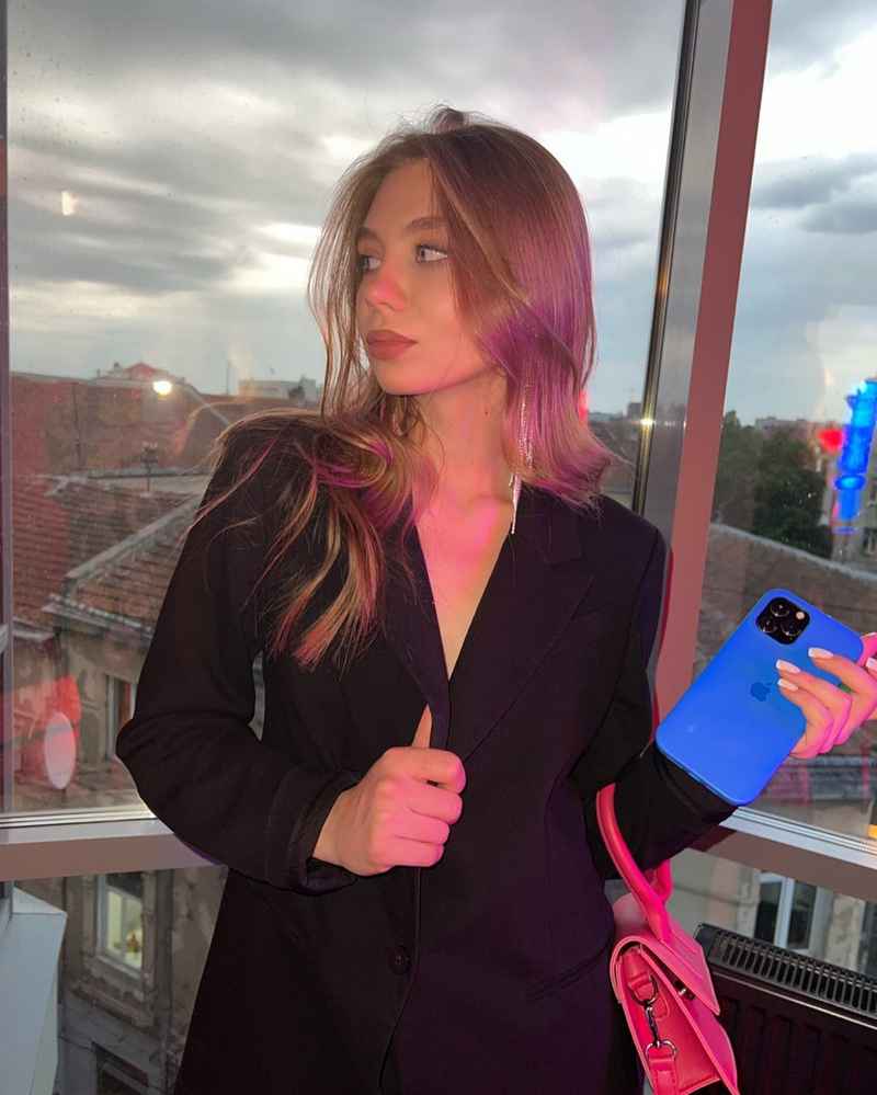 Perrine - brunette
