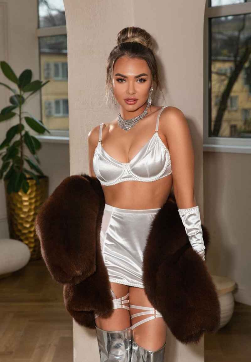 Adele - mature companion