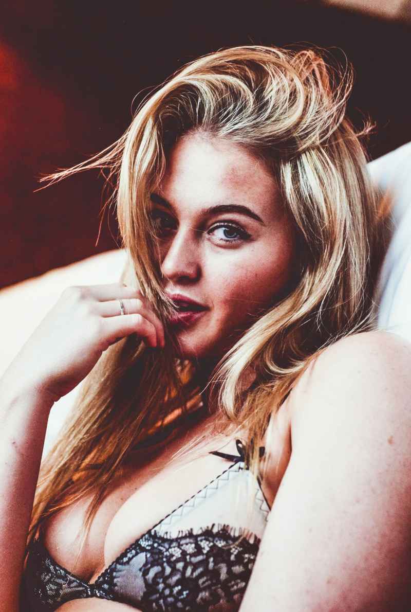 Cynthia - curvy