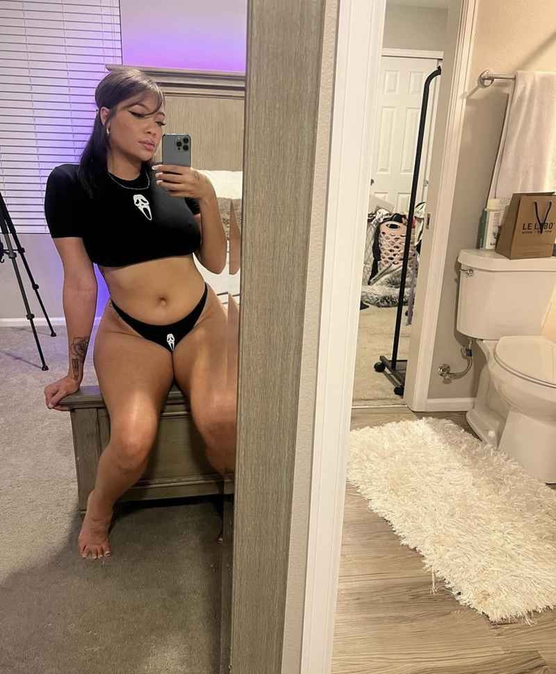 Amelia - outcall available