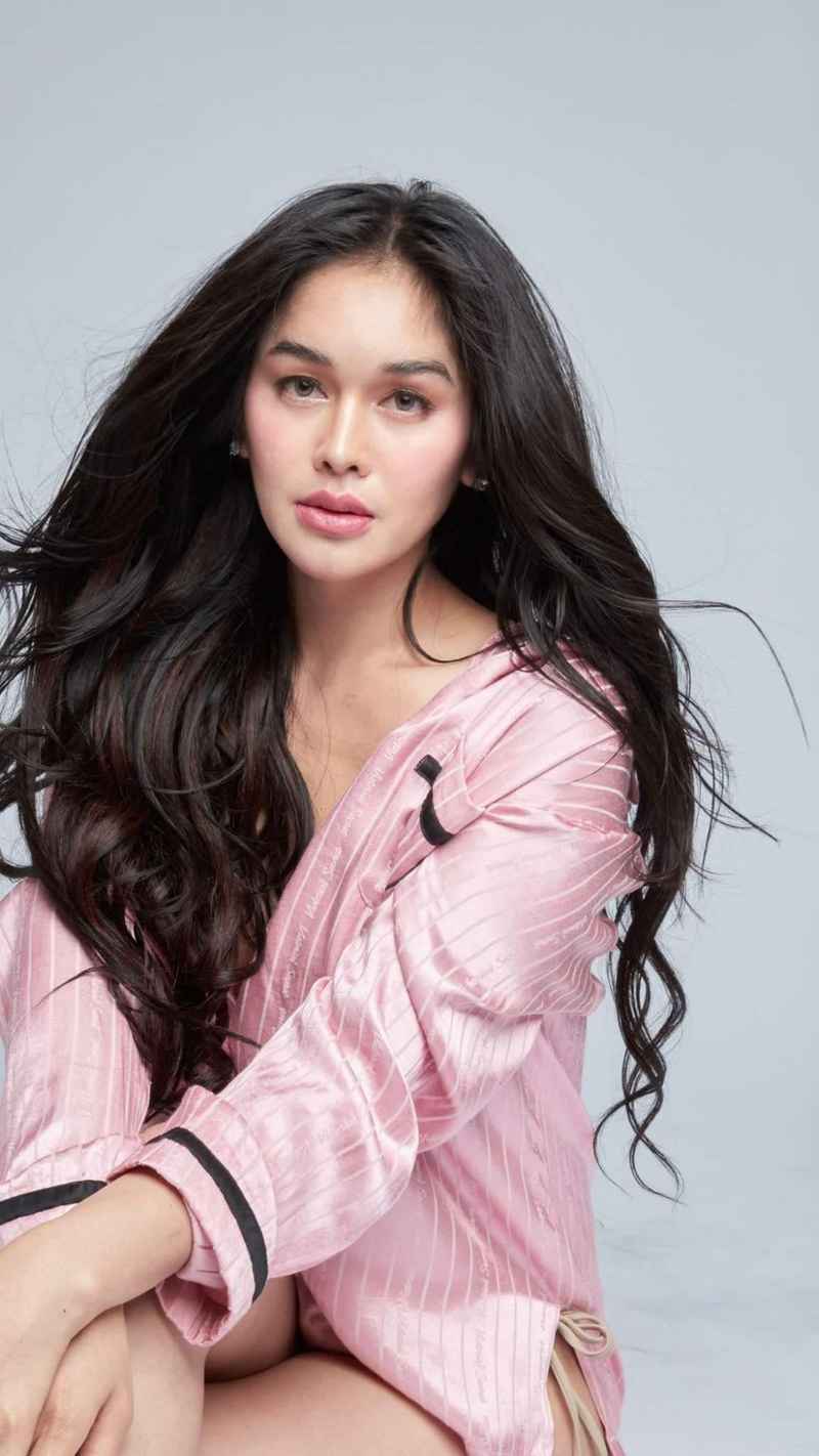 Aurelie - new in town