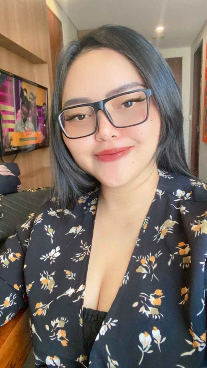 Danielle - open minded