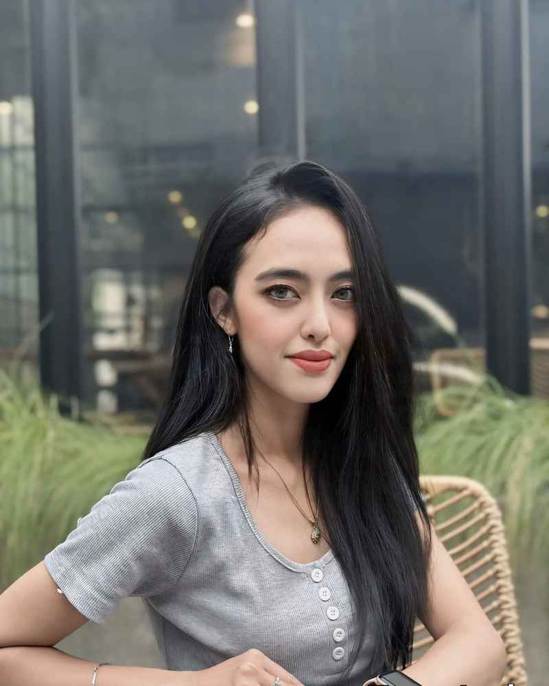 Andrea - new in town
