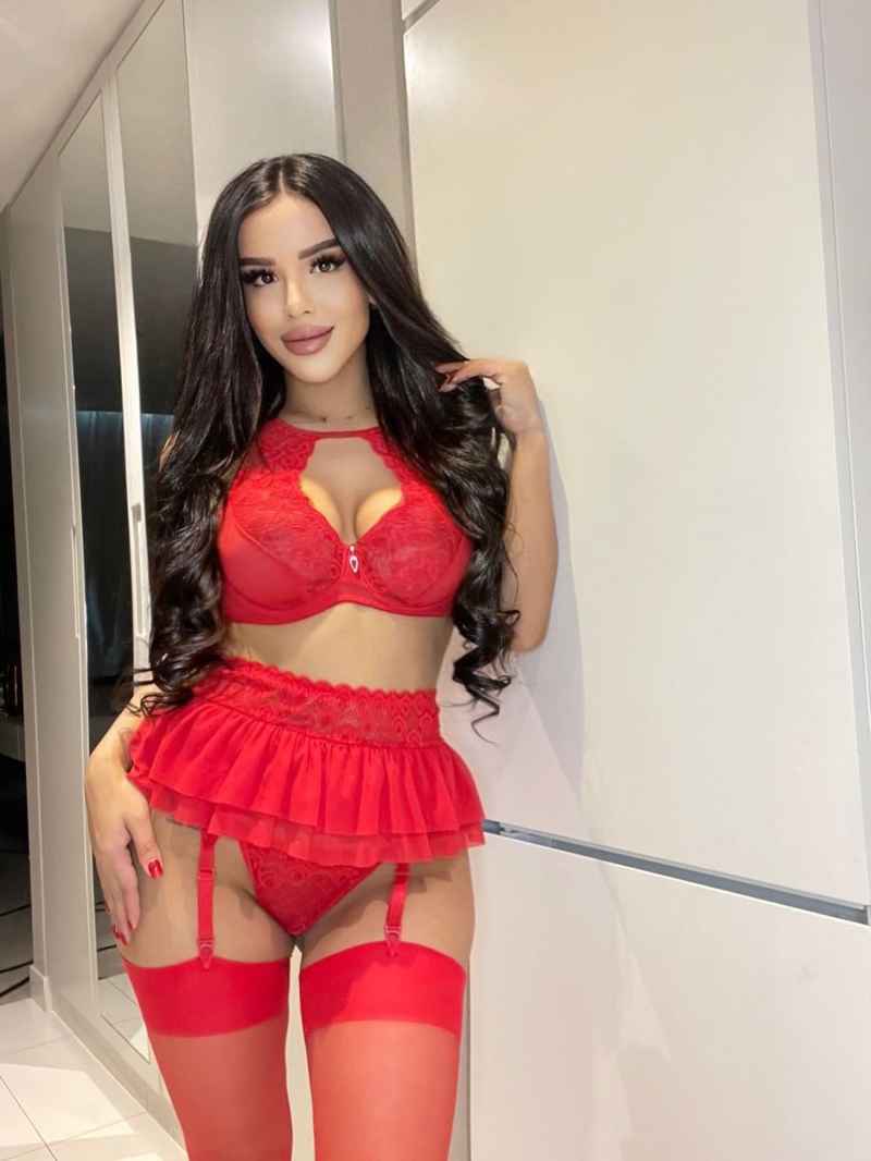Isabelle - outcall available