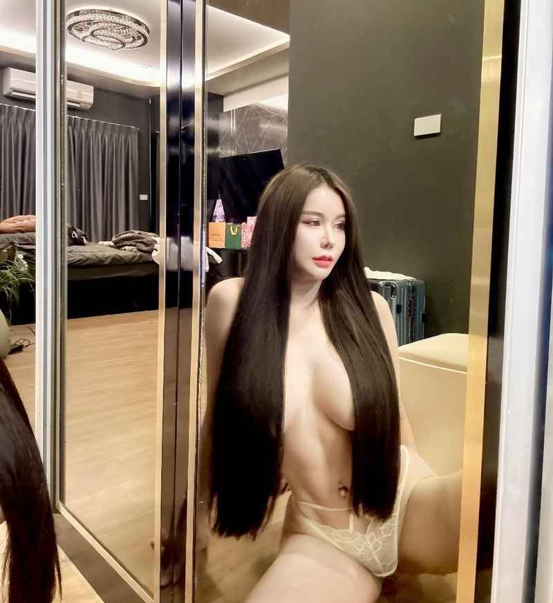 April - curvy