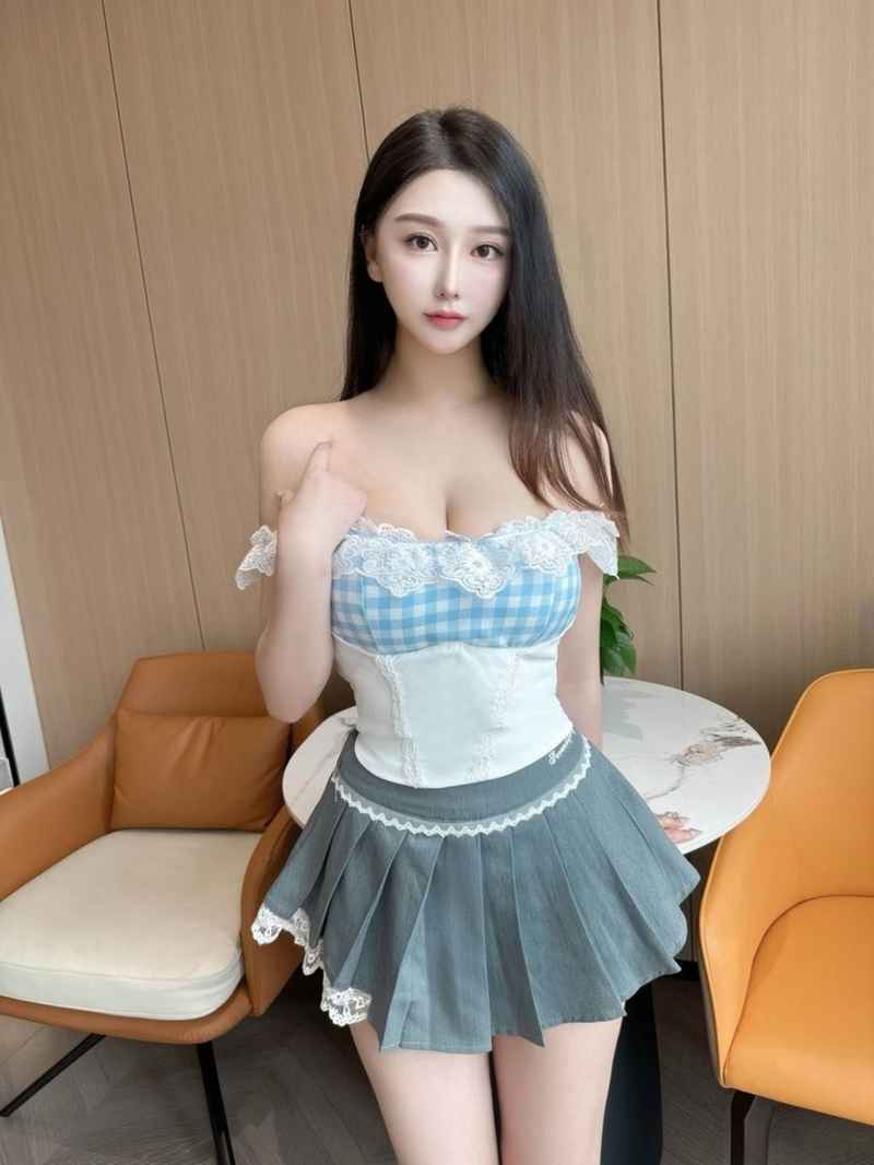 Janice - brunette