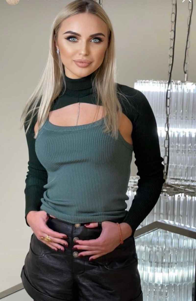 Ivy - mature companion