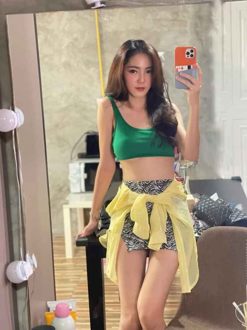 Payton - curvy