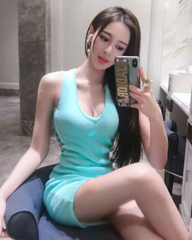 Alix - outcall available