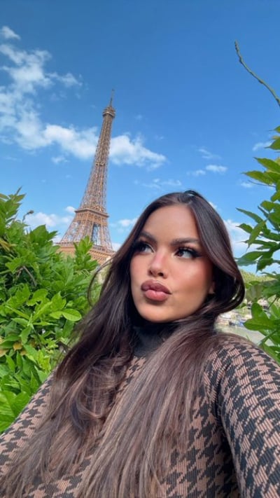 Alexia - brunette