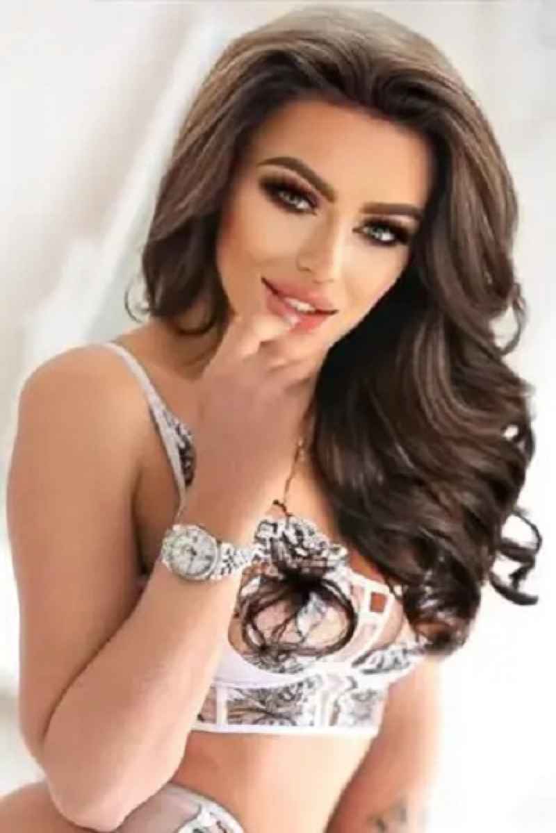 Gloria - brunette